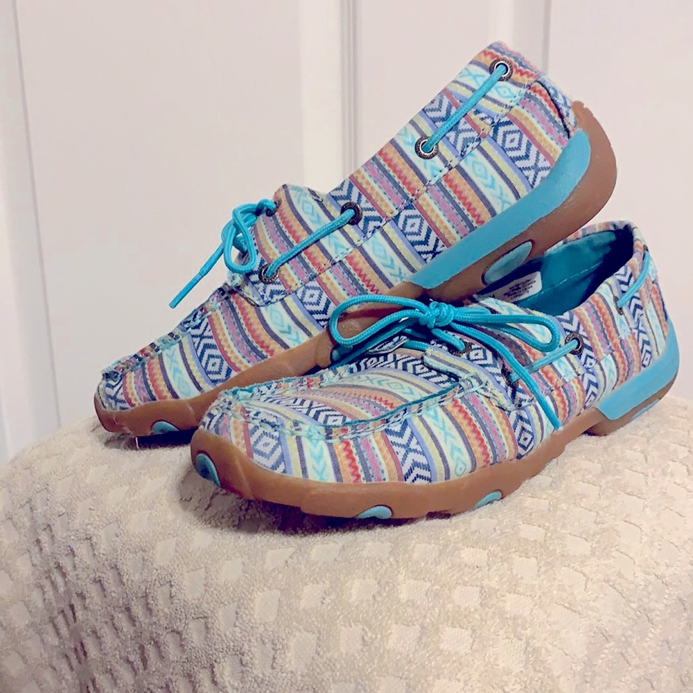 Twisted X driving Mocs- turquoise Aztec Runs large